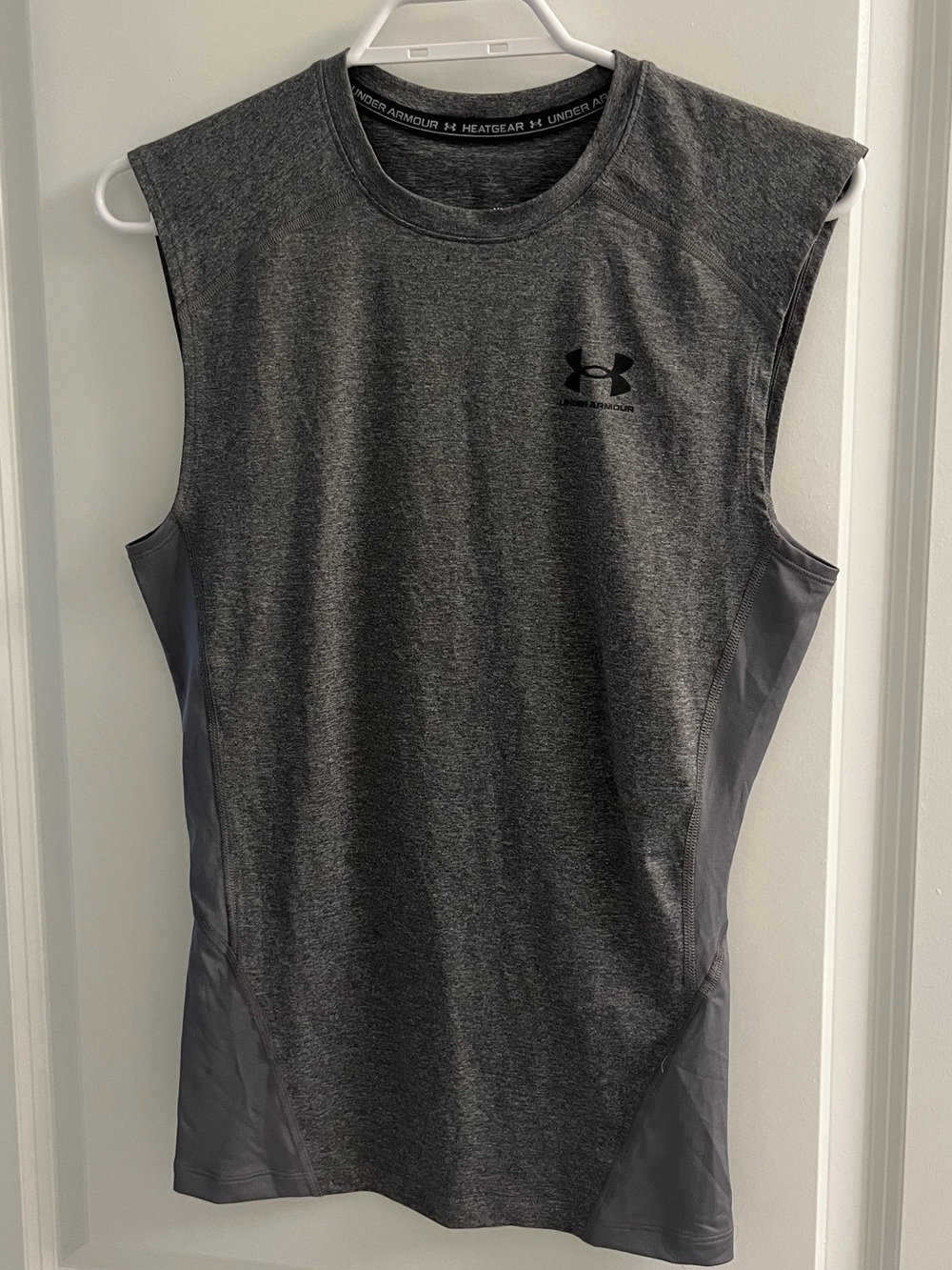 Under Armour HeatGear Compression Sleeveless Top – Grey – Size M
